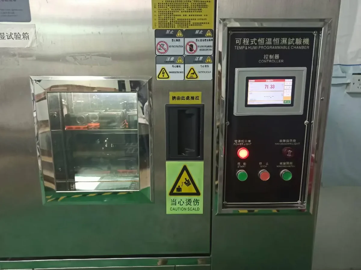 Temperature test chamber for camera reliability review